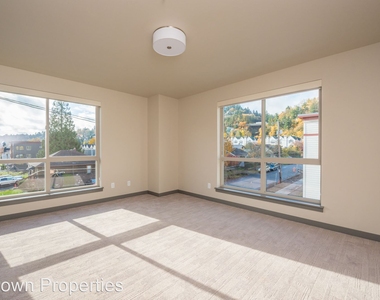 5885 S Macadam Avenue - Photo Thumbnail 9