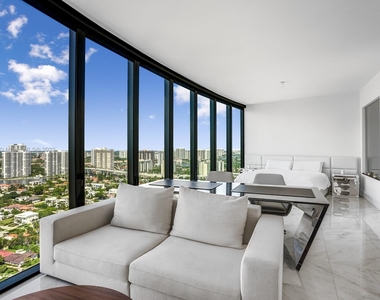 18555 Collins Ave - Photo Thumbnail 32