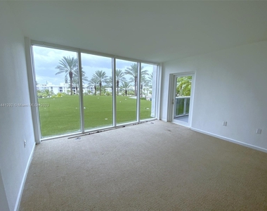 10275 Collins Ave - Photo Thumbnail 3