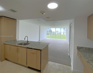 10275 Collins Ave - Photo Thumbnail 2