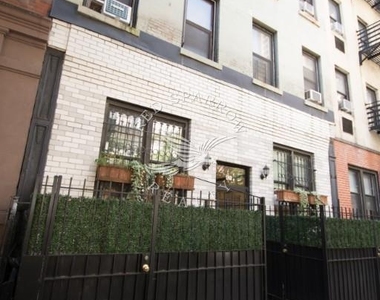 420 East 83rd Street - Photo Thumbnail 16