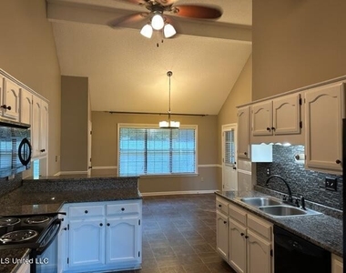 6783 Oak Forest Drive - Photo Thumbnail 5