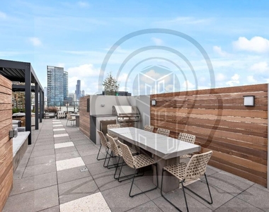 1122 West Chicago Avenue - Photo Thumbnail 4