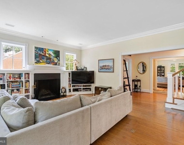 206 E Jefferson St - Photo Thumbnail 12