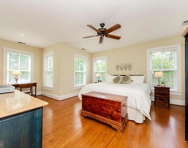 206 E Jefferson St - Photo Thumbnail 24