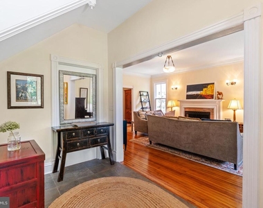 206 E Jefferson St - Photo Thumbnail 9