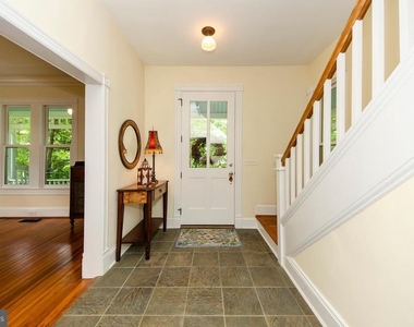 206 E Jefferson St - Photo Thumbnail 5