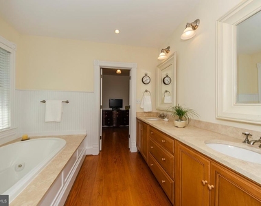 206 E Jefferson St - Photo Thumbnail 25
