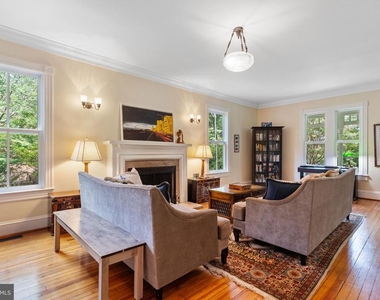 206 E Jefferson St - Photo Thumbnail 11
