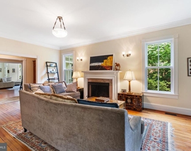 206 E Jefferson St - Photo Thumbnail 10