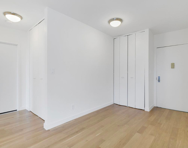 West 87 Street - Photo Thumbnail 4