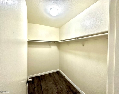 2912 Sunrise Bay Avenue - Photo Thumbnail 12