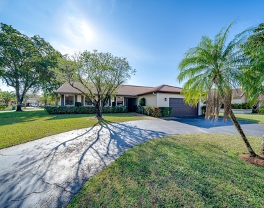 10986 Nw 5th Ct - Photo Thumbnail 4