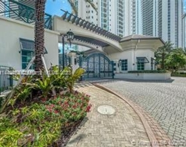 16051 Collins Ave - Photo Thumbnail 46