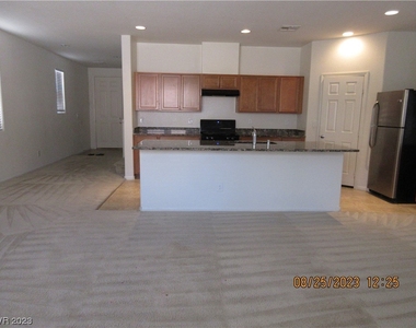 9186 Valley Betica Avenue - Photo Thumbnail 5