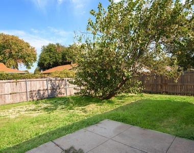 3912 Villa Downs Drive - Photo Thumbnail 16