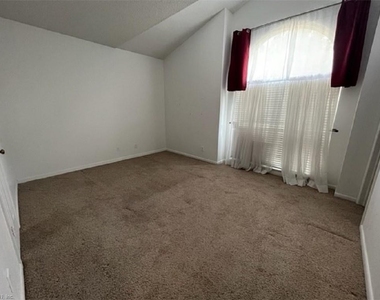 415 E Lake Circle - Photo Thumbnail 5