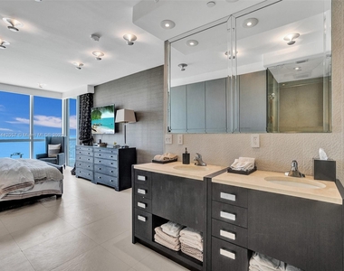 18201 Collins Ave - Photo Thumbnail 13