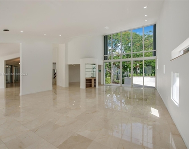 7540 Los Pinos Blvd - Photo Thumbnail 2