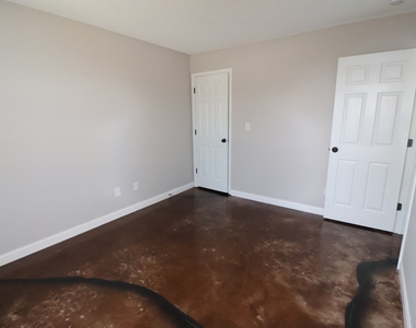 7246 Registry Drive - Photo Thumbnail 3