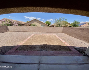 10477 E Rose Hill Street - Photo Thumbnail 20