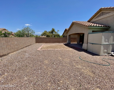 10477 E Rose Hill Street - Photo Thumbnail 24