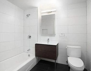 31-43 Vernon Boulevard - Photo Thumbnail 3