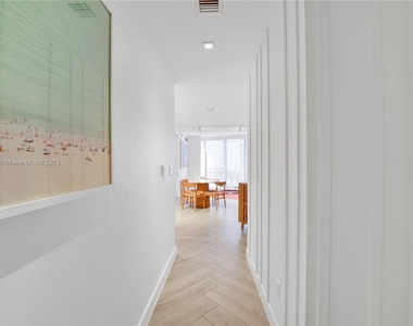 2201 Collins Ave - Photo Thumbnail 24