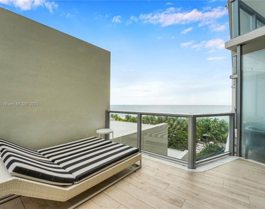 2201 Collins Ave - Photo Thumbnail 0