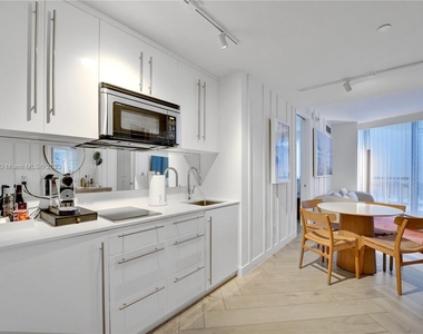 2201 Collins Ave - Photo Thumbnail 25