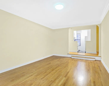 235 East 46th Street - Photo Thumbnail 1