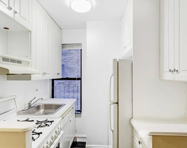 235 East 46th Street - Photo Thumbnail 4