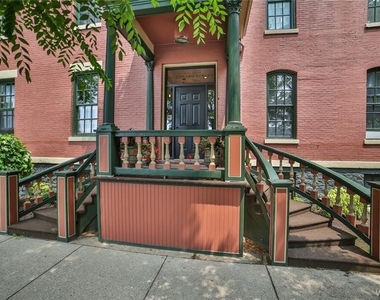 125 Edward St - Photo Thumbnail 1