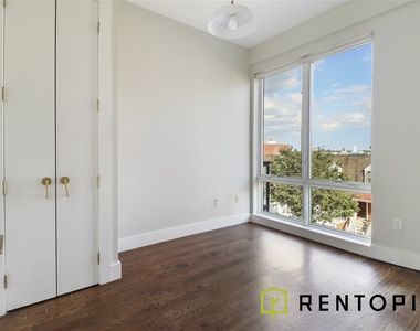 1009 Willoughby Avenue - Photo Thumbnail 4