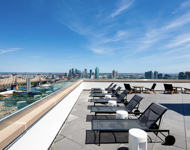 East 54th Street - Photo Thumbnail 5