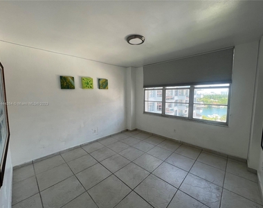 5161 Collins Ave - Photo Thumbnail 8