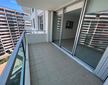 5161 Collins Ave - Photo Thumbnail 3