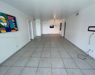 5161 Collins Ave - Photo Thumbnail 5