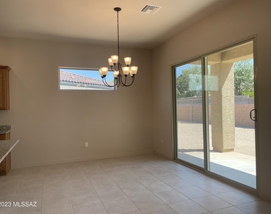 2668 W Jaynes Ranch Place - Photo Thumbnail 7