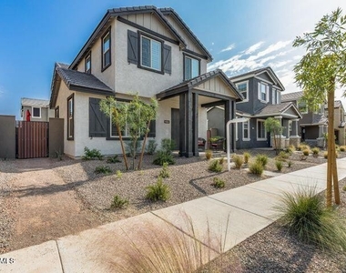 2039 W Desert Hollow Drive - Photo Thumbnail 1