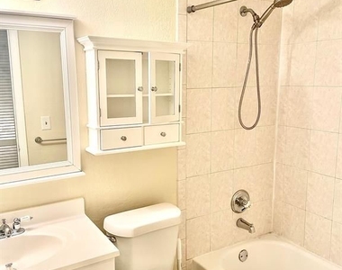 8022 Sw 21st Ct - Photo Thumbnail 10