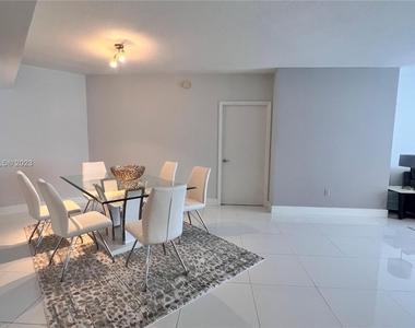 16699 Collins Ave - Photo Thumbnail 5