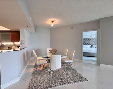 16699 Collins Ave - Photo Thumbnail 4