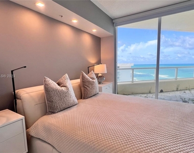 16699 Collins Ave - Photo Thumbnail 27