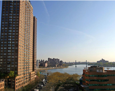 92nd Street and York Avenue - Photo Thumbnail 7