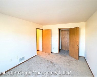 251 Fox Lane - Photo Thumbnail 7