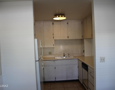 836 S Langley Avenue - Photo Thumbnail 3