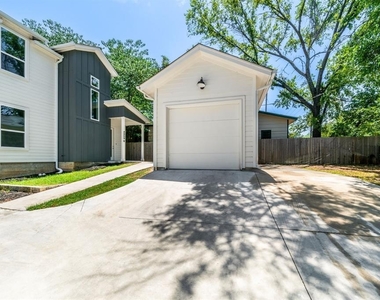 4303  Banister Ln - Photo Thumbnail 6