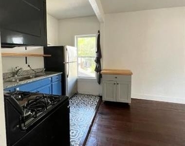 616 W Craig Pl - Photo Thumbnail 1