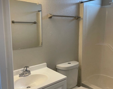 1030 Teller Ave - Photo Thumbnail 2